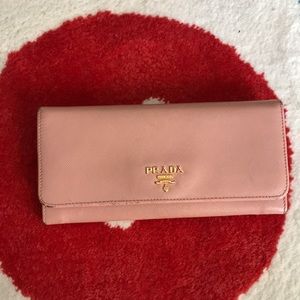 Prada Wallet (pink)👯